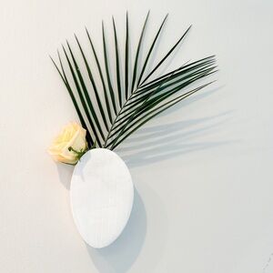 Ceramic wall mount planter holder